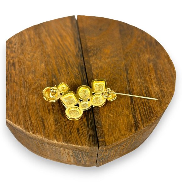 VINTAGE BLACK/WHITE ENAMELED GOLD PLATED SQUARE AND ROUND SHAPE BROOCH - Picture 6 of 9